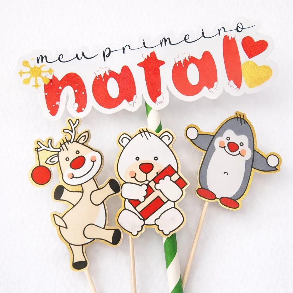 Conjunto de topos de Natal em papel: frase Meu primeiro Natal, rena, urso polar e pinguim com contorno dourado